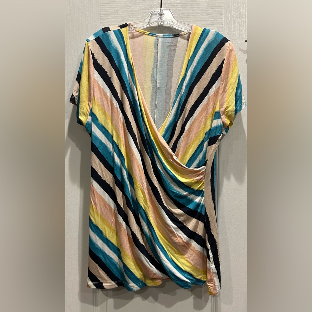 Short sleeve top.